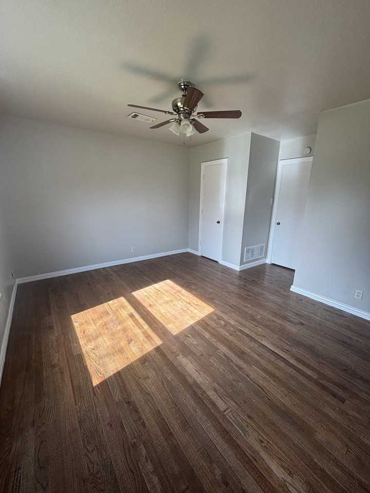 206 E Belknap St - Photo 6 of 20