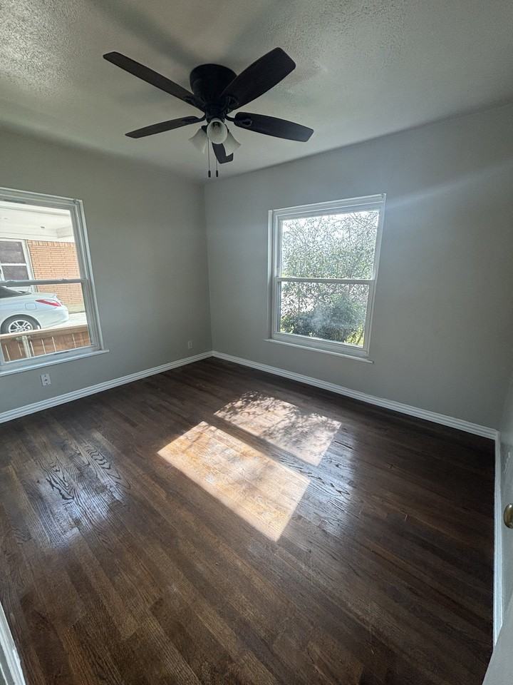 206 E Belknap St - Photo 7 of 20