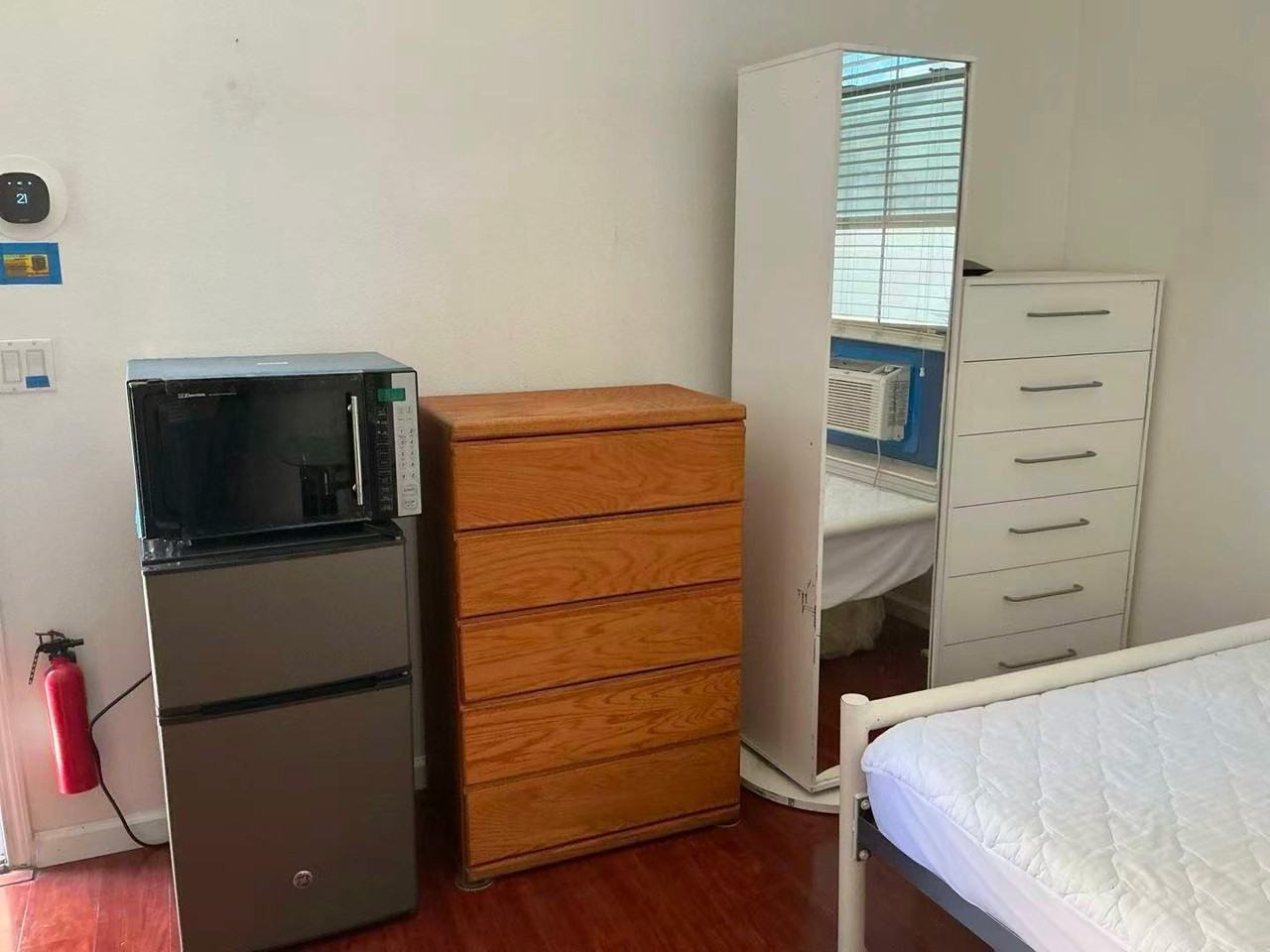 5650 Red Roof St - Photo 2 of 7