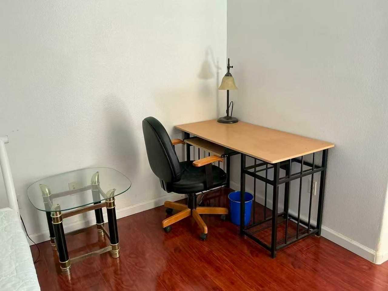 5650 Red Roof St - Photo 3 of 7