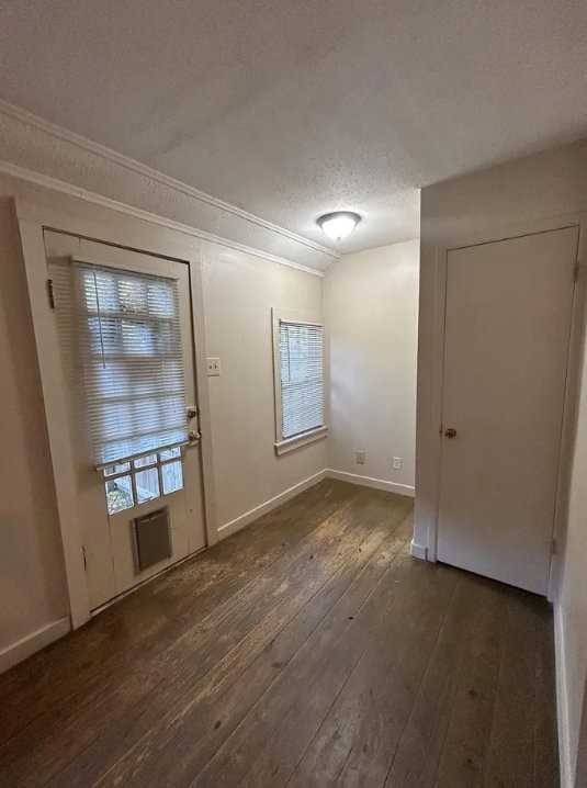 208 W 1st St - Photo 4 of 15