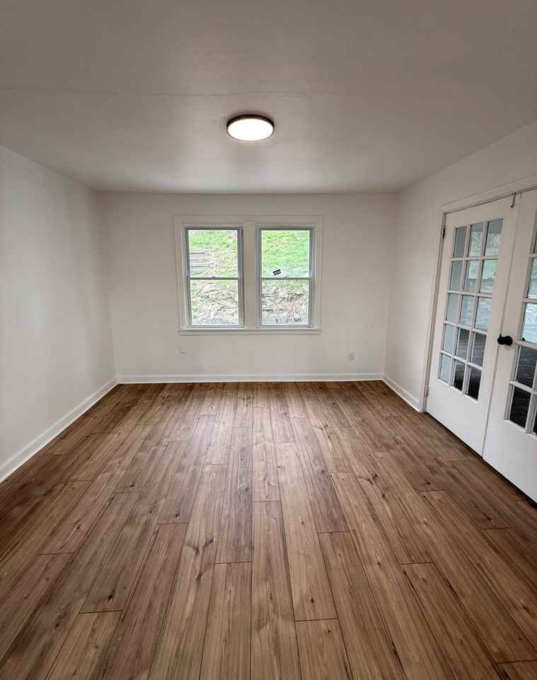 2219 Manor Ave - Photo 3 of 21