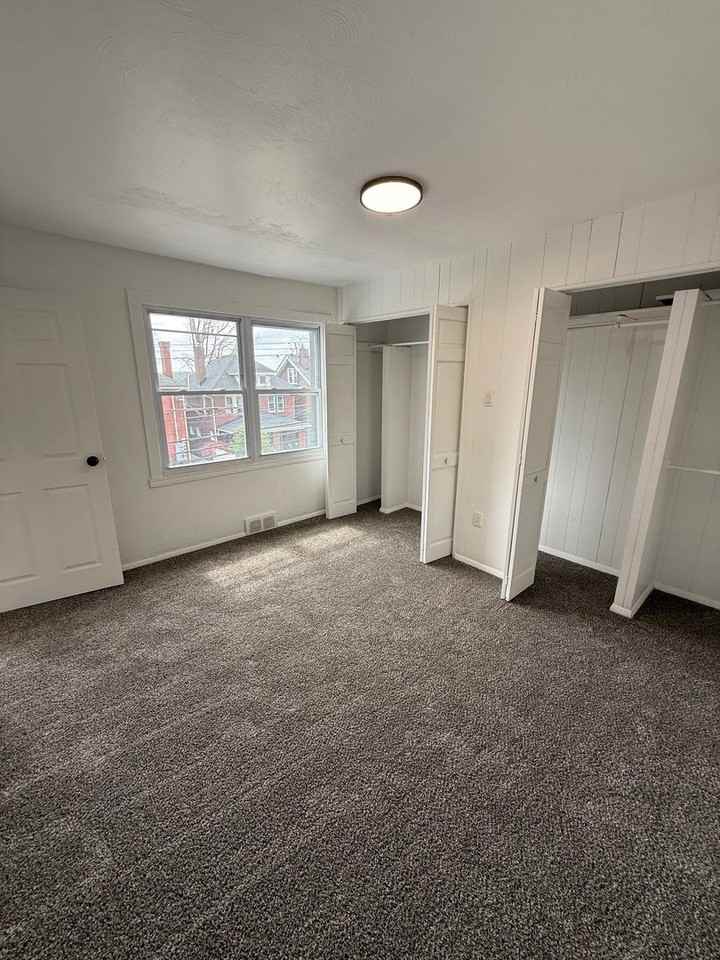 2219 Manor Ave - Photo 6 of 21