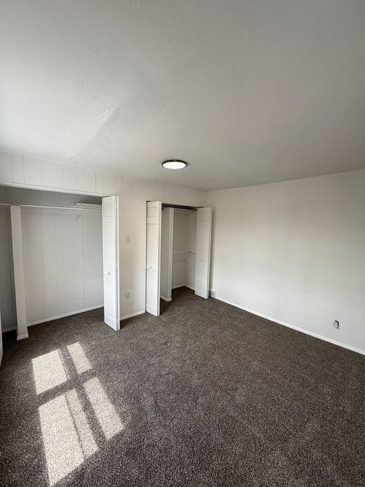 2219 Manor Ave - Photo 7 of 21