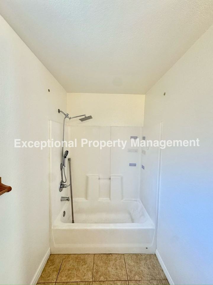 162 S Pershing Ave #C - Photo 5 of 12