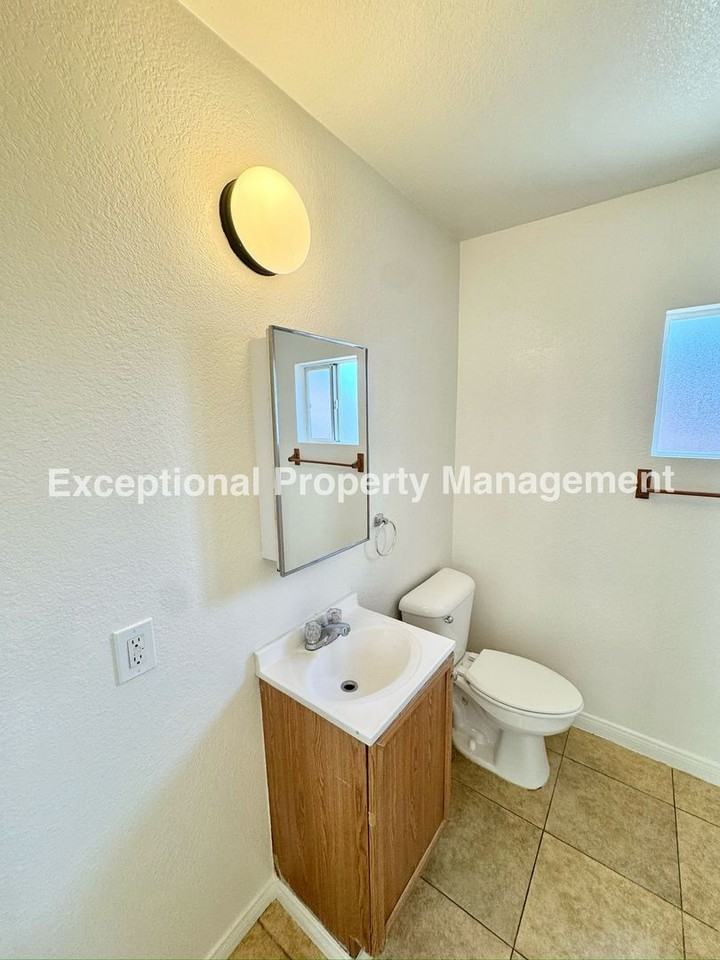 162 S Pershing Ave #C - Photo 6 of 12