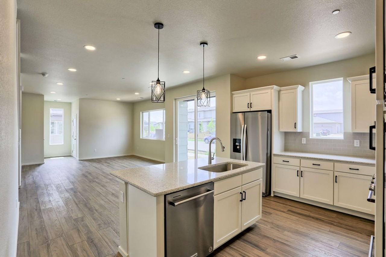 4768 Champlain Dr - Photo 3 of 27