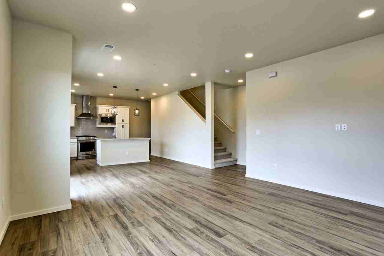 4768 Champlain Dr - Photo 4 of 27