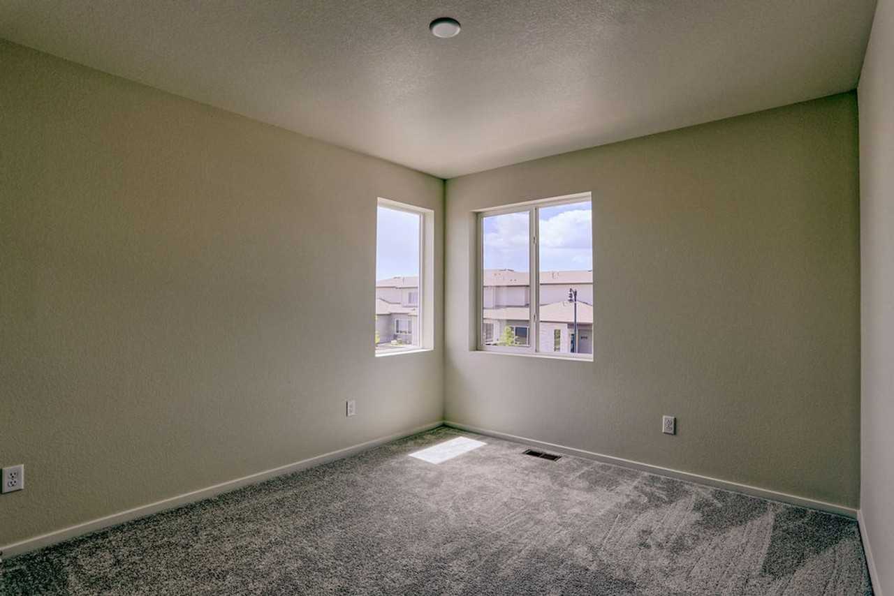 4768 Champlain Dr - Photo 5 of 27