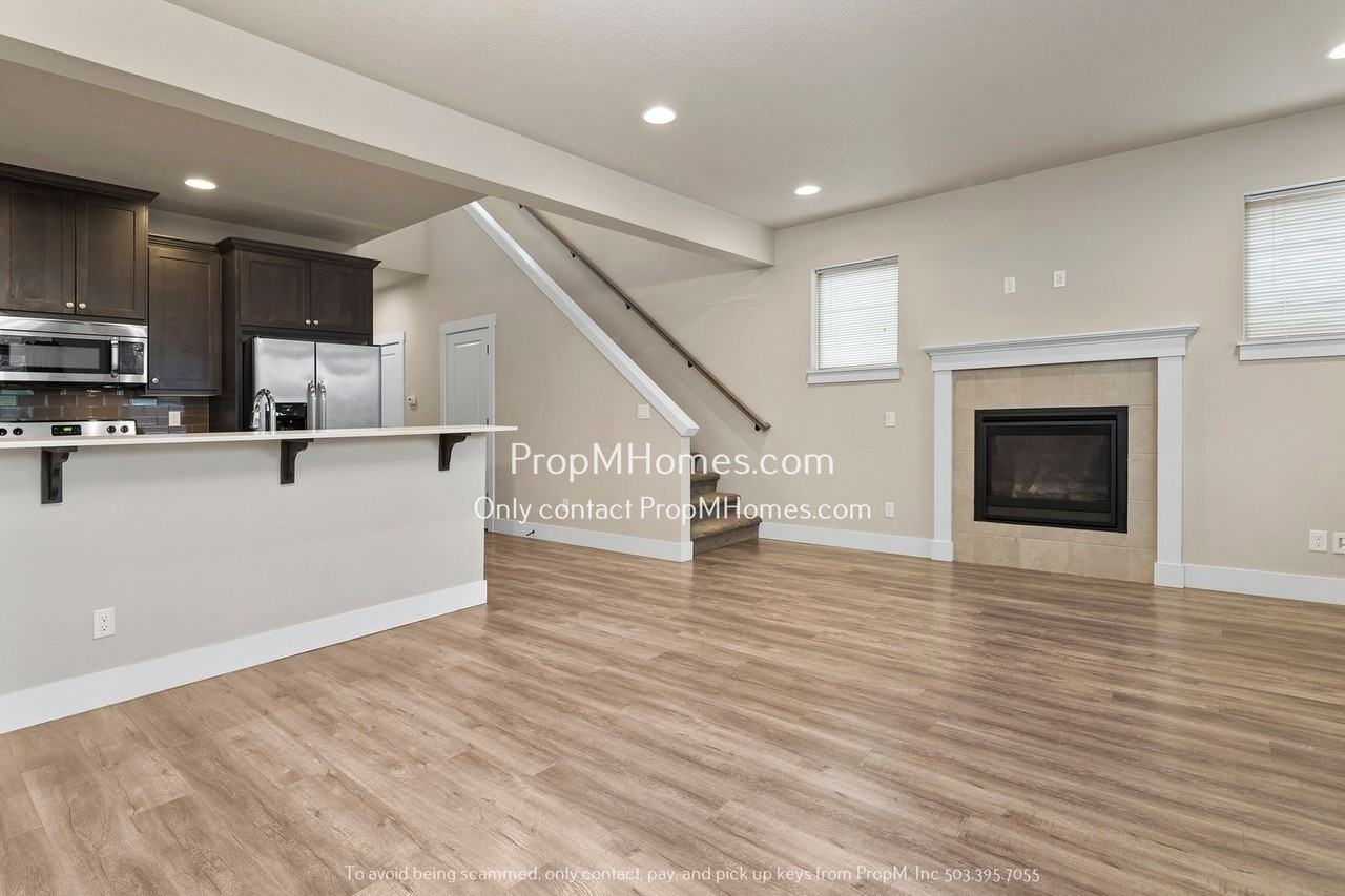 10615 Se 36th Ave - Photo 2 of 22