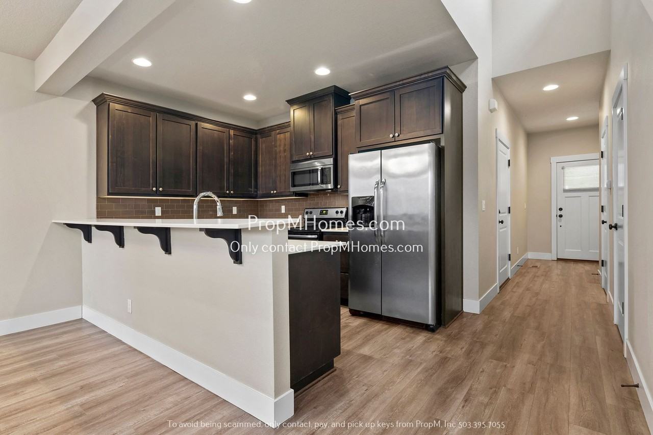 10615 Se 36th Ave - Photo 3 of 22