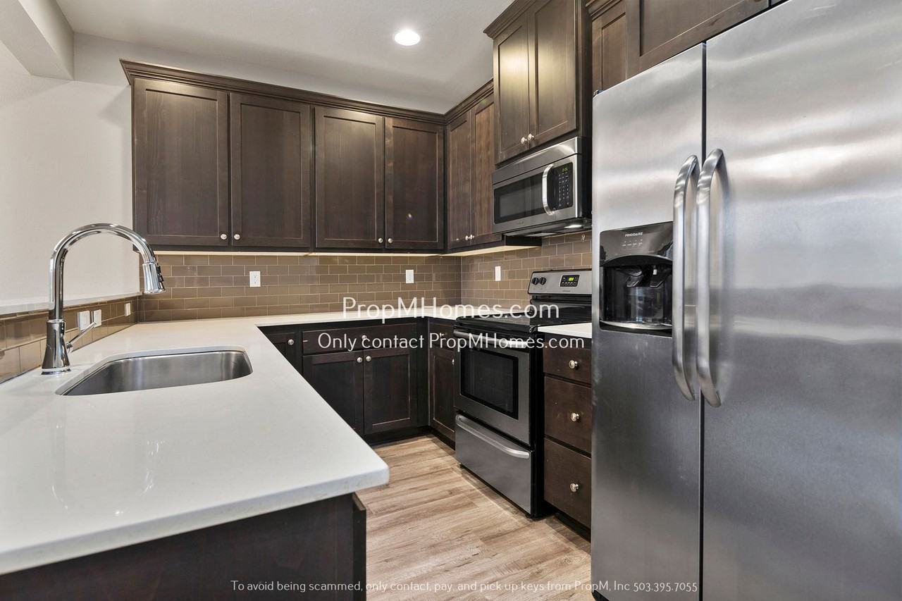 10615 Se 36th Ave - Photo 4 of 22