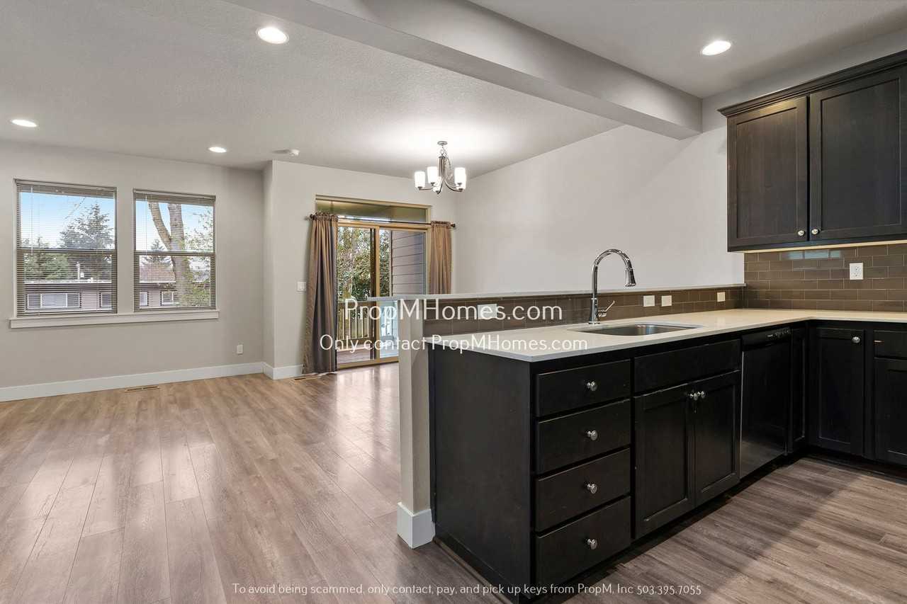 10615 Se 36th Ave - Photo 5 of 22