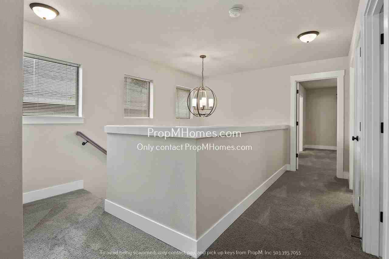 10615 Se 36th Ave - Photo 7 of 22