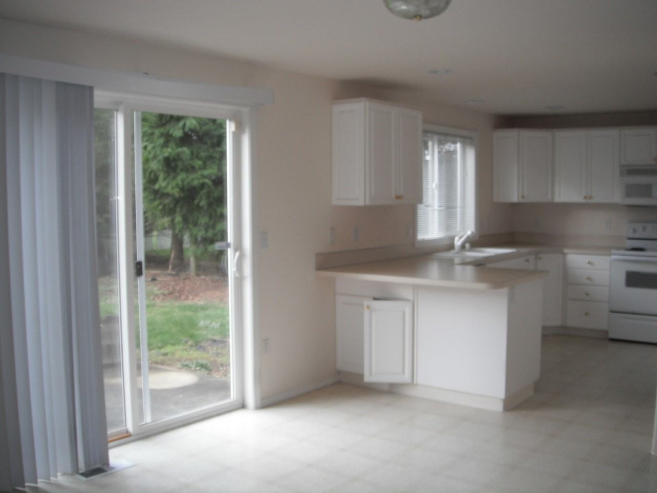 3200 Ne 169th Ave - Photo 4 of 15