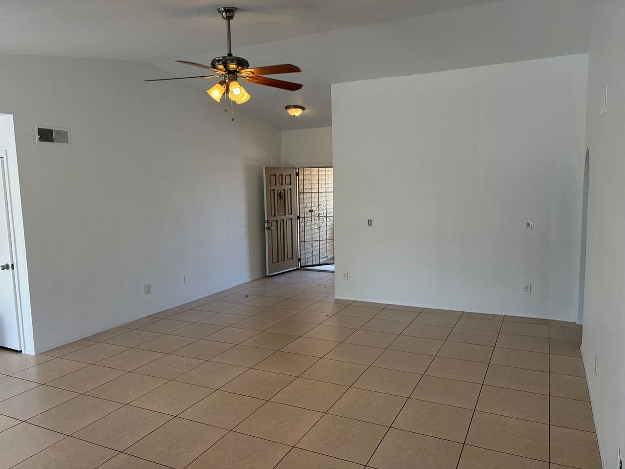 907 W Marlboro Cir - Photo 4 of 15