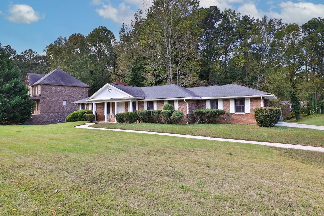 5055 Cascade Rd Sw - Photo 6 of 35