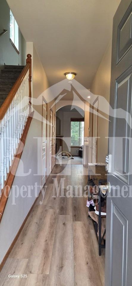 100 Ne Miramar Cir - Photo 4 of 32