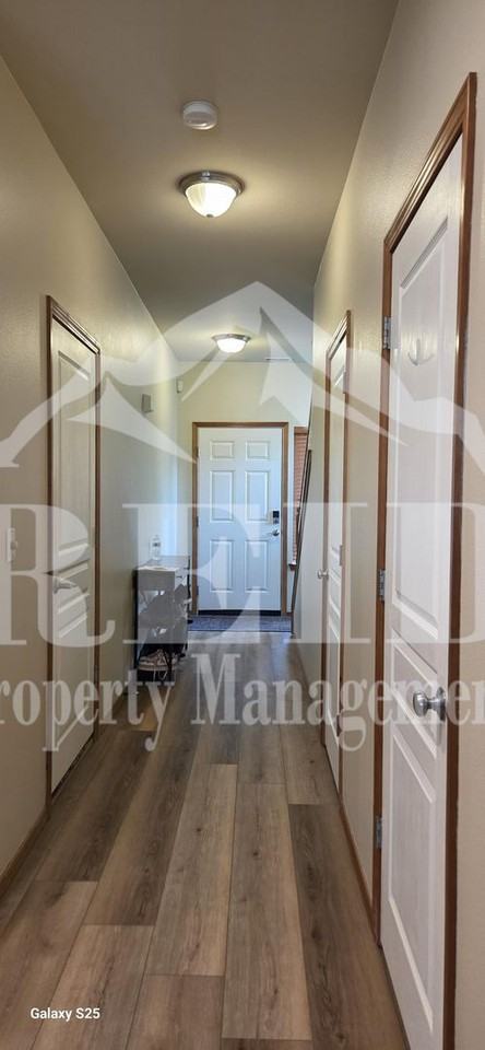 100 Ne Miramar Cir - Photo 5 of 32