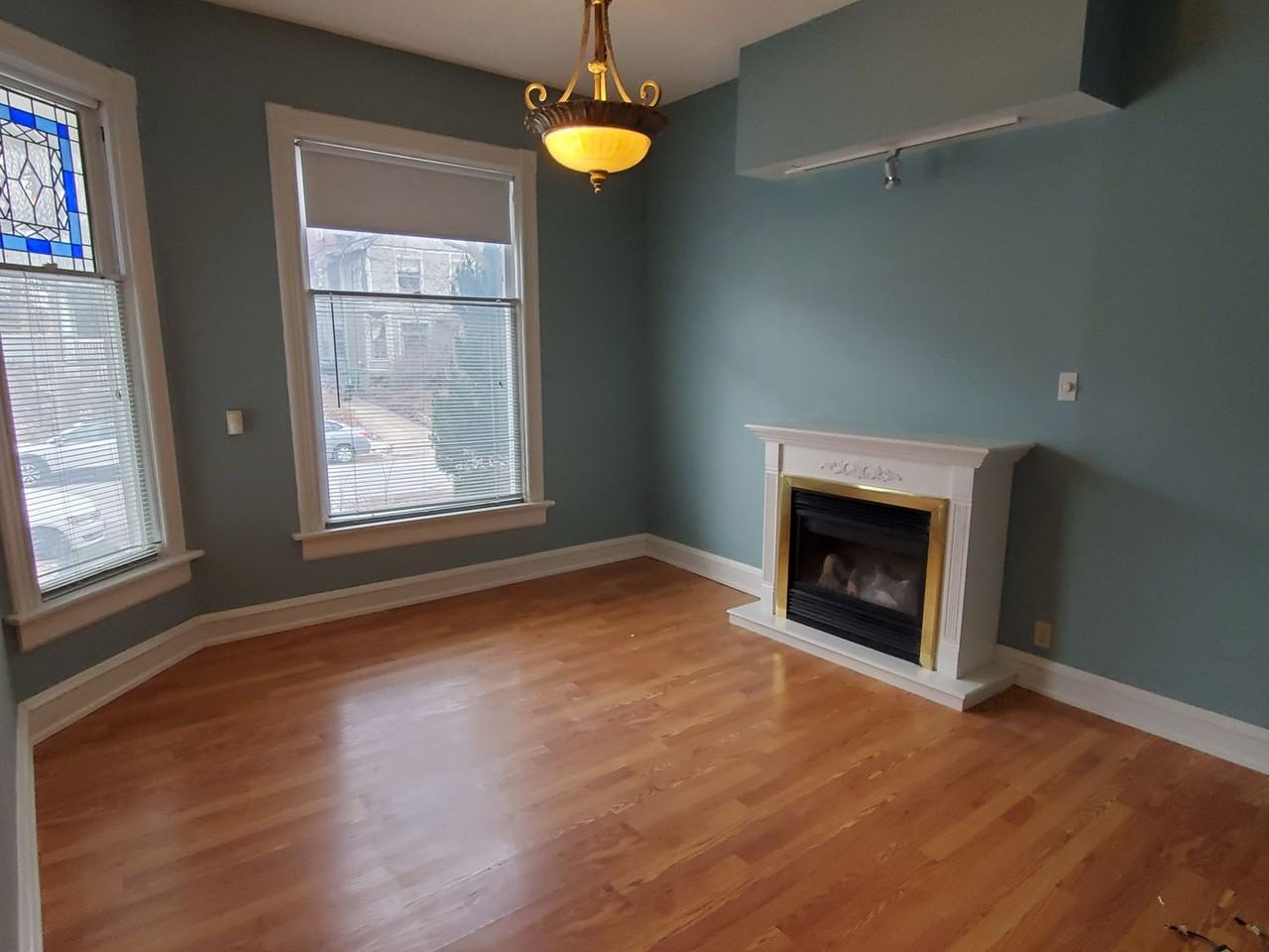 2054 N Cambridge Ave - Photo 3 of 40