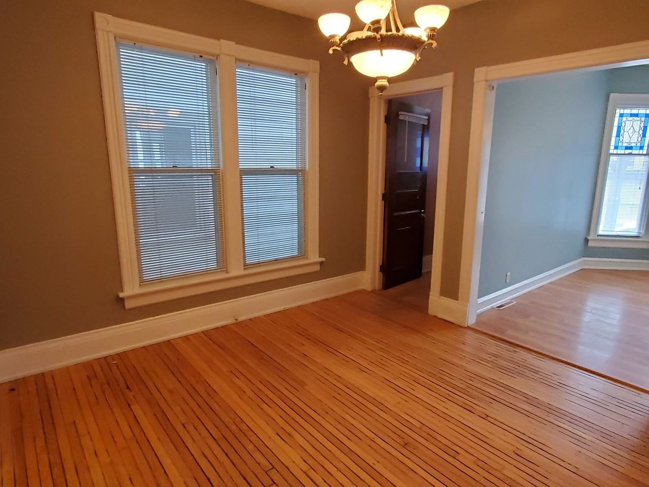 2054 N Cambridge Ave - Photo 6 of 40