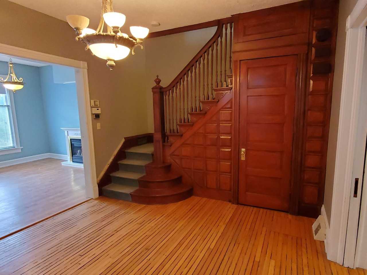 2054 N Cambridge Ave - Photo 7 of 40