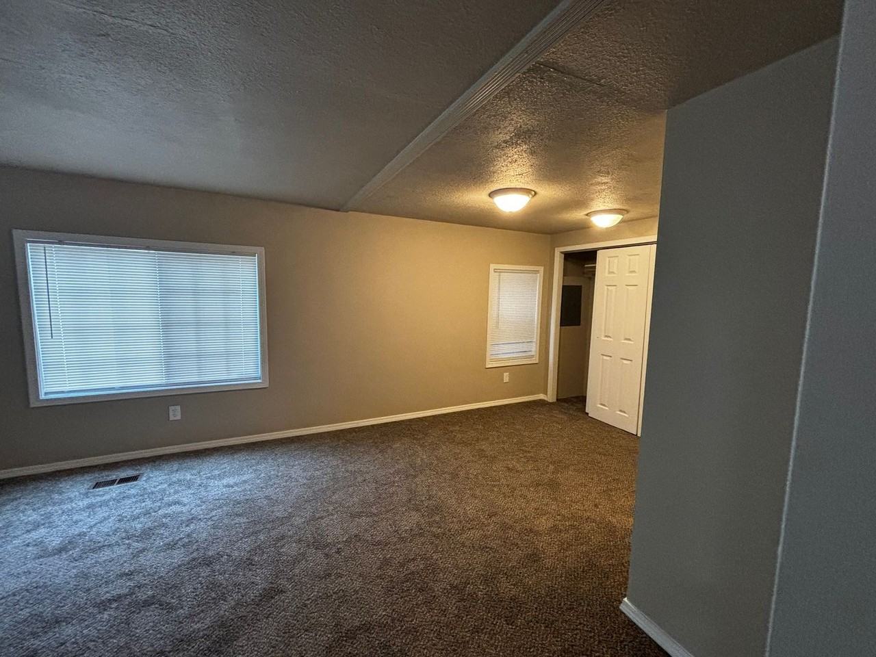 11401 Se 227th Pl - Photo 5 of 8