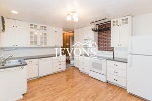 featured image of 913 N 16th Ave