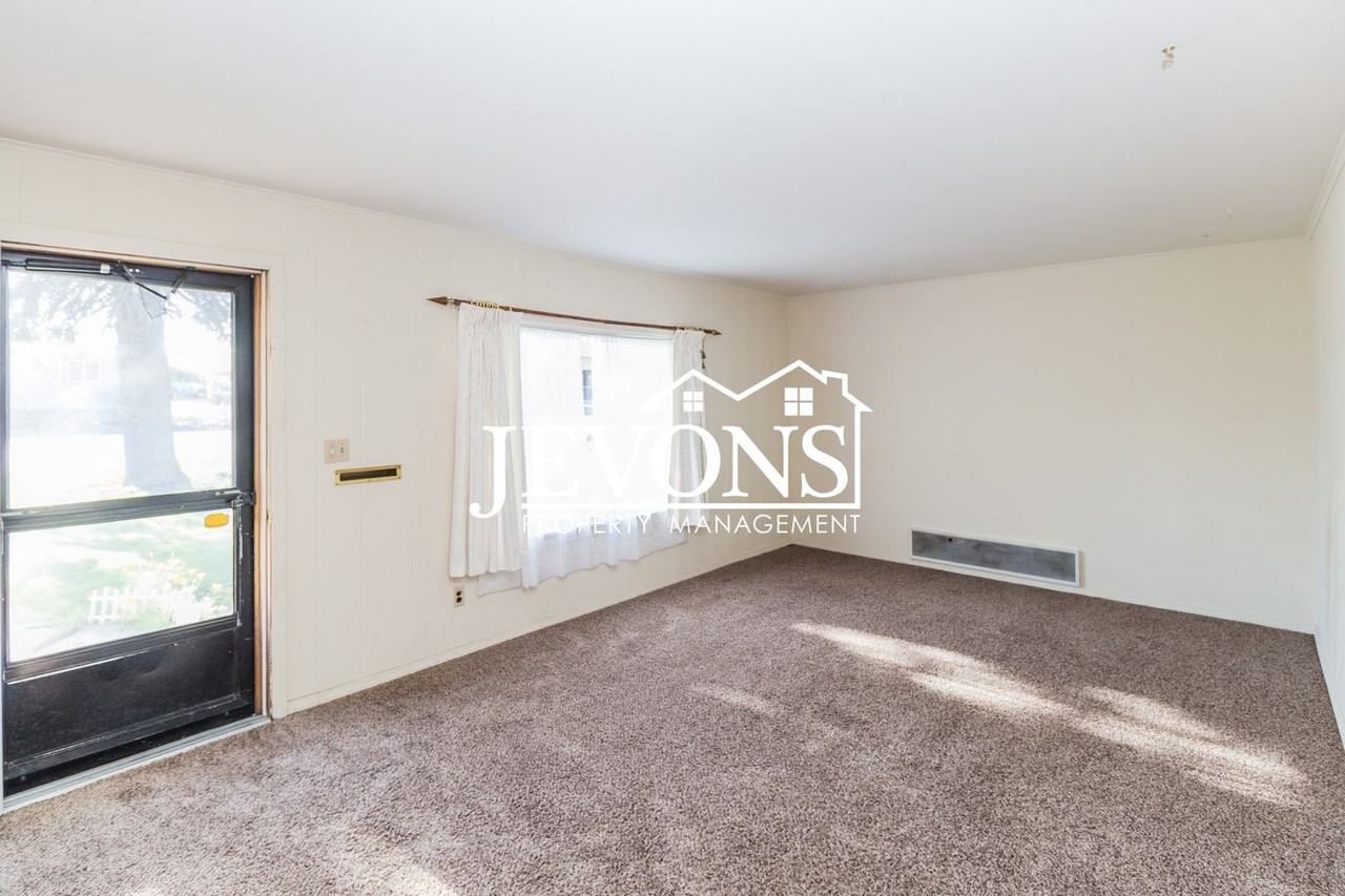 913 N 16th Ave - Photo 5 of 20