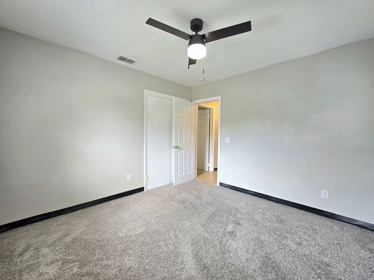 824 N Florence Ave - Photo 5 of 16