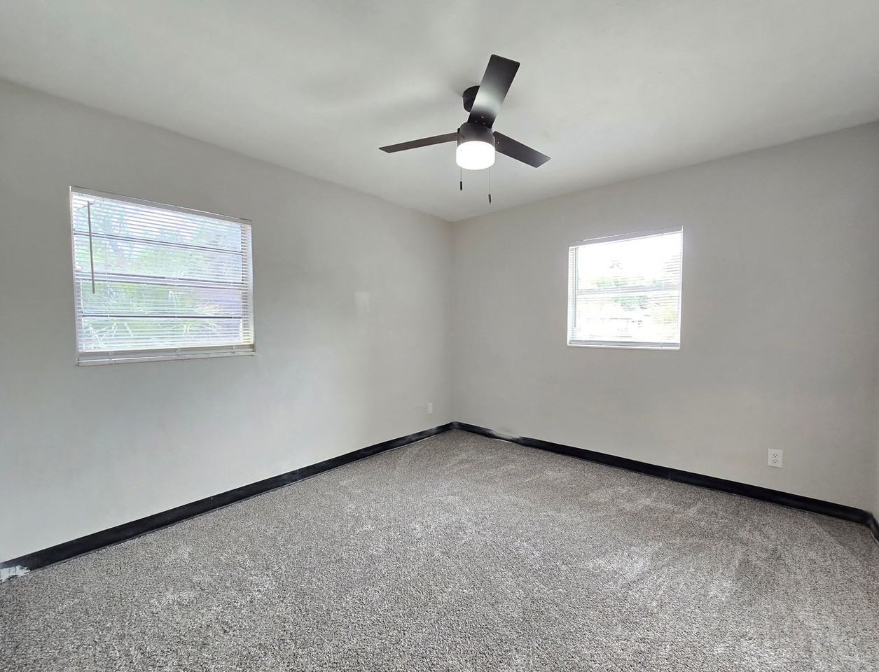 824 N Florence Ave - Photo 6 of 16