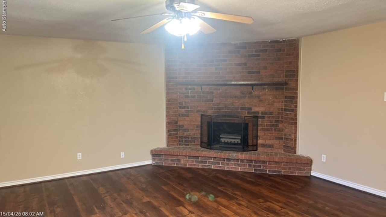 800 Fort Worth St - Photo 3 of 36