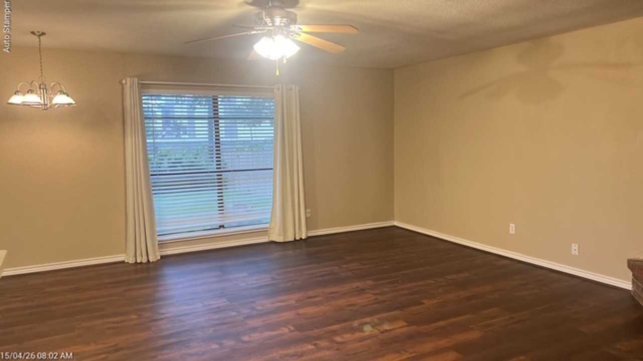 800 Fort Worth St - Photo 4 of 36