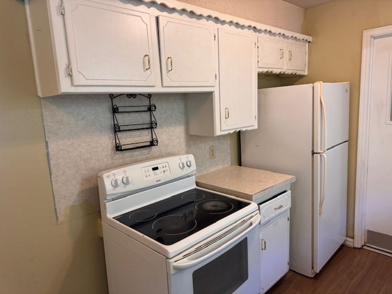 1112 Elmhurst St - Photo 5 of 13