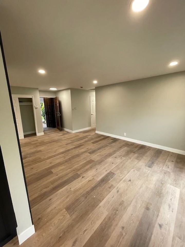 466 Mackenzie Pl - Photo 2 of 9