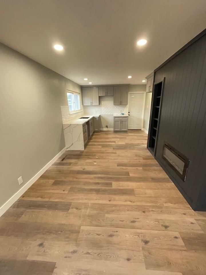 466 Mackenzie Pl - Photo 3 of 9