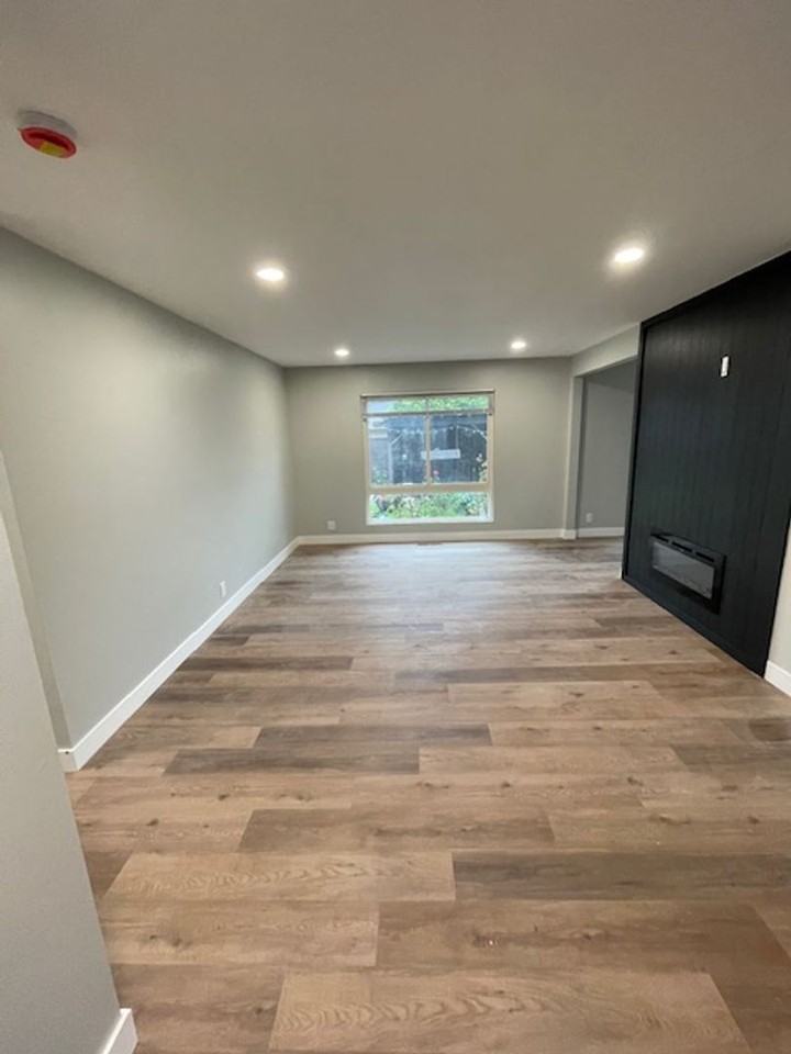 466 Mackenzie Pl - Photo 4 of 9