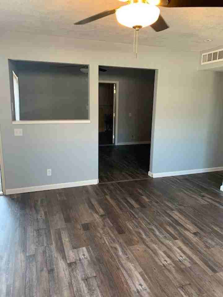 1109 13th St - Photo 3 of 14