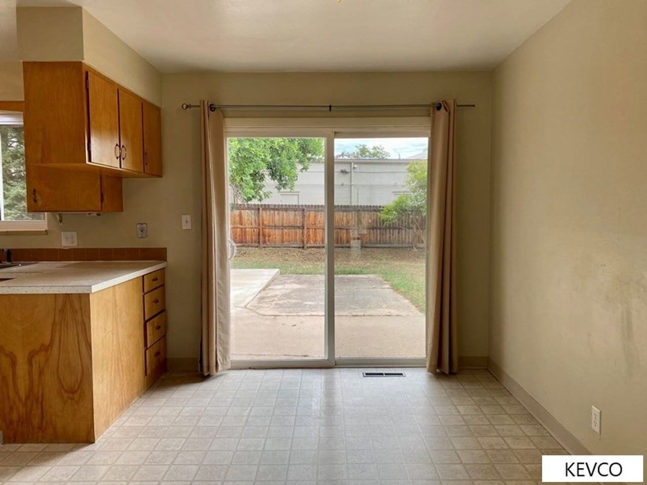 1044 Montview Rd - Photo 5 of 21