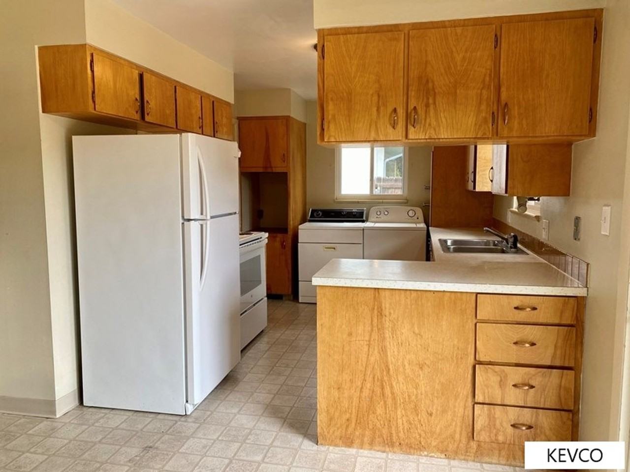 1044 Montview Rd - Photo 6 of 21