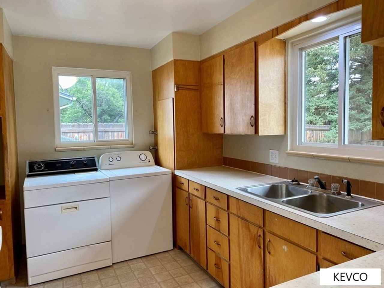 1044 Montview Rd - Photo 7 of 21