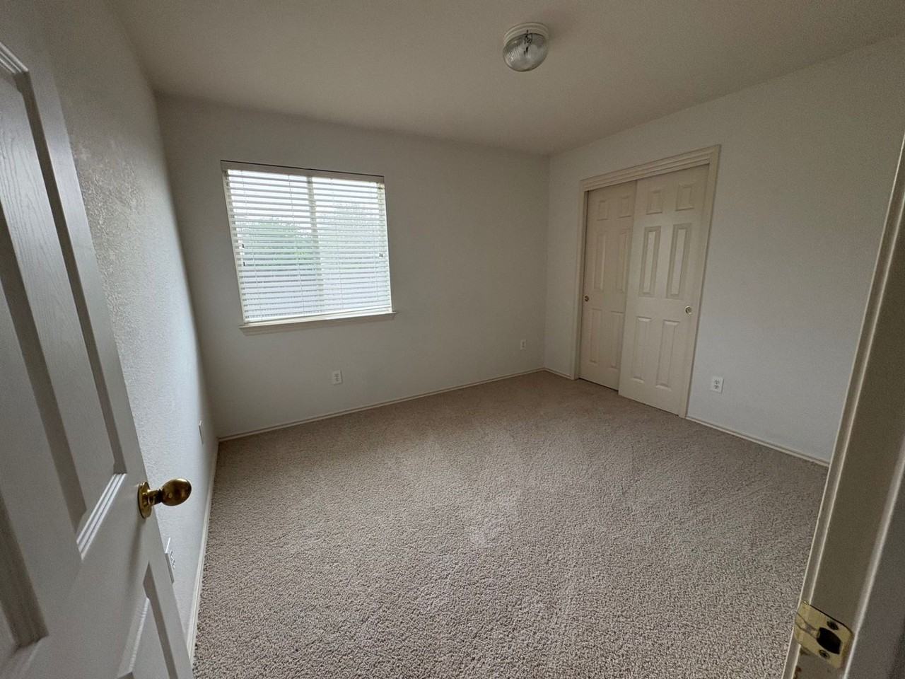 813 Middle Brook Dr - Photo 4 of 6