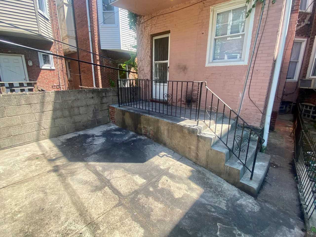 152 N 53rd St - Photo 7 of 35