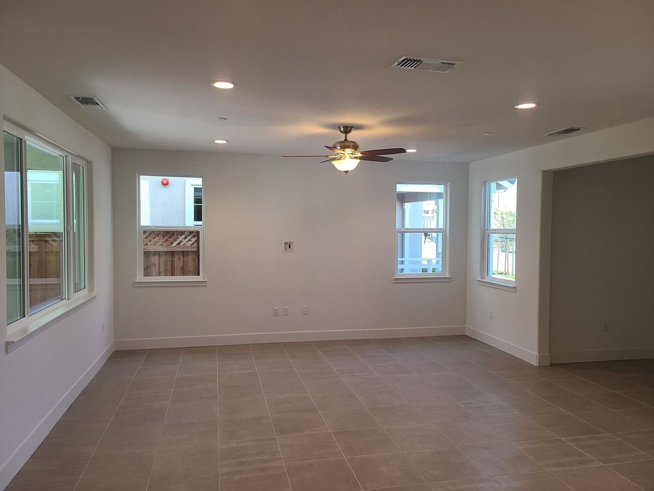 118 E Vince St - Photo 5 of 20