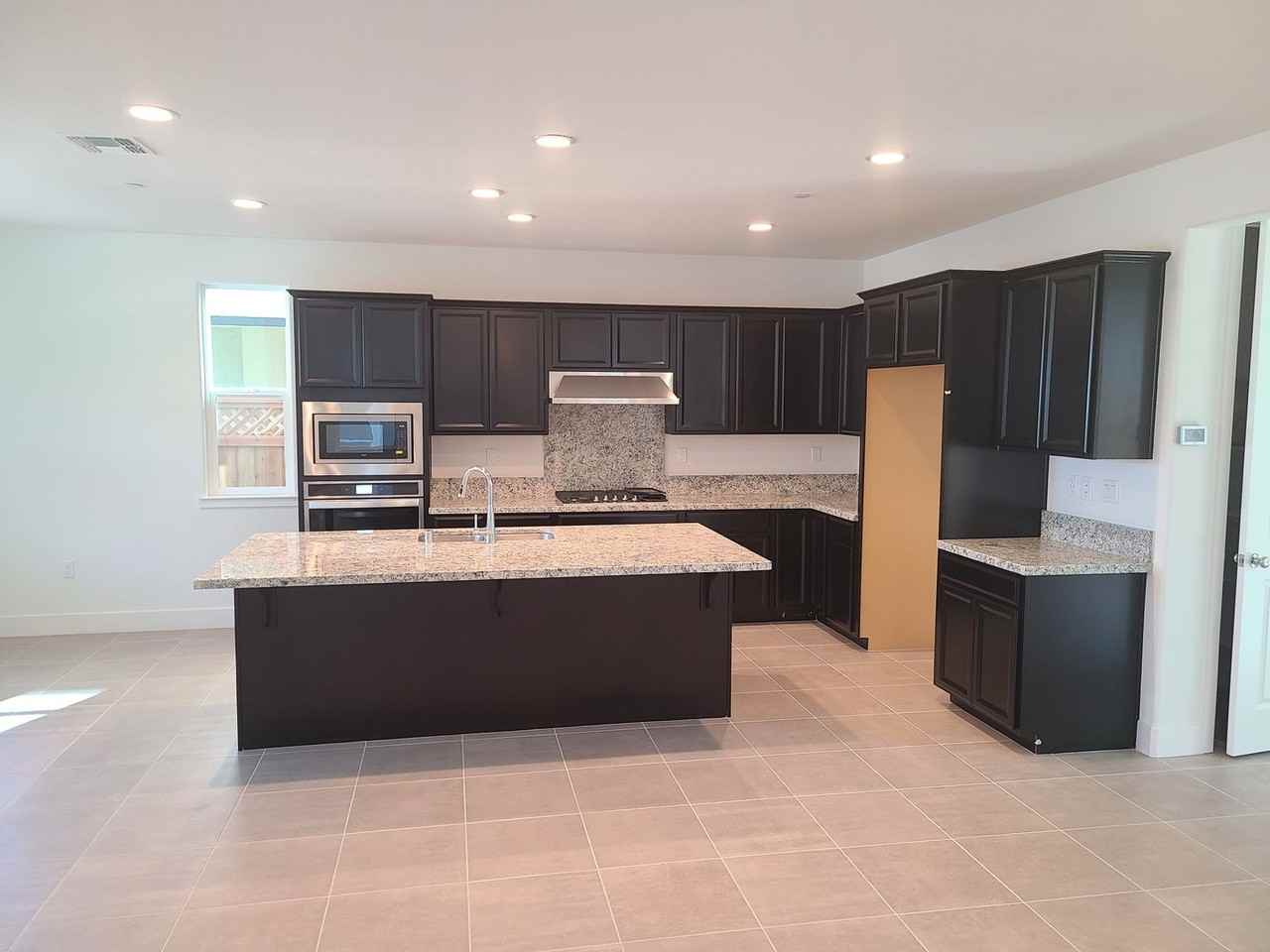 118 E Vince St - Photo 6 of 20