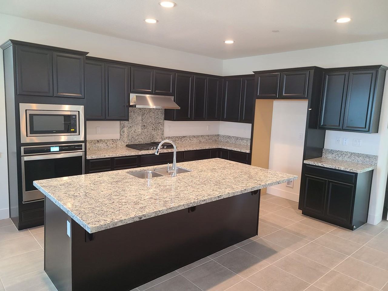 118 E Vince St - Photo 7 of 20