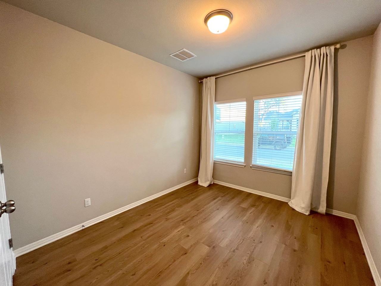 11405 Copperstone Ave - Photo 6 of 39