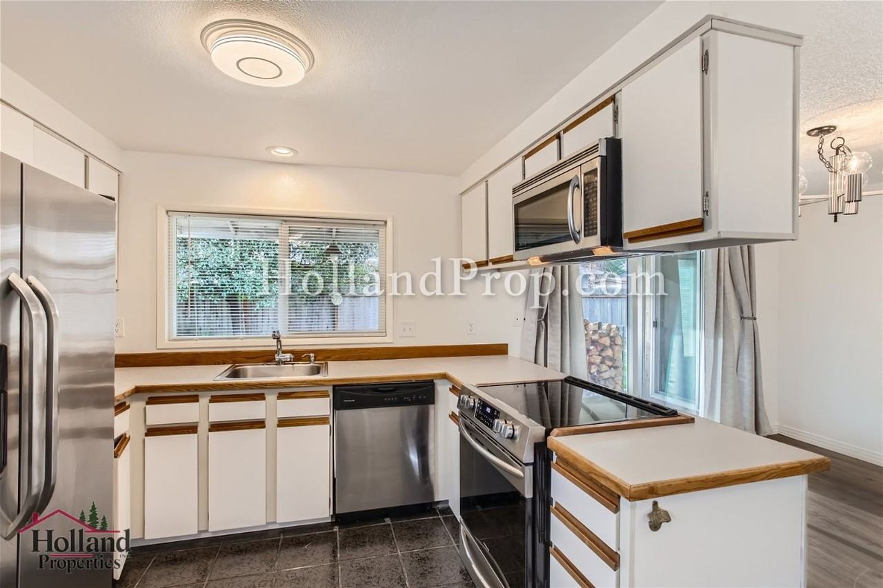 5322 Se Golden Rd - Photo 4 of 15