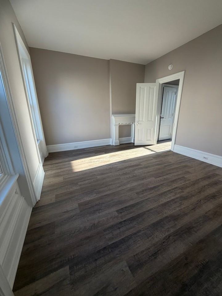 122 N 8th St - Photo 4 of 9