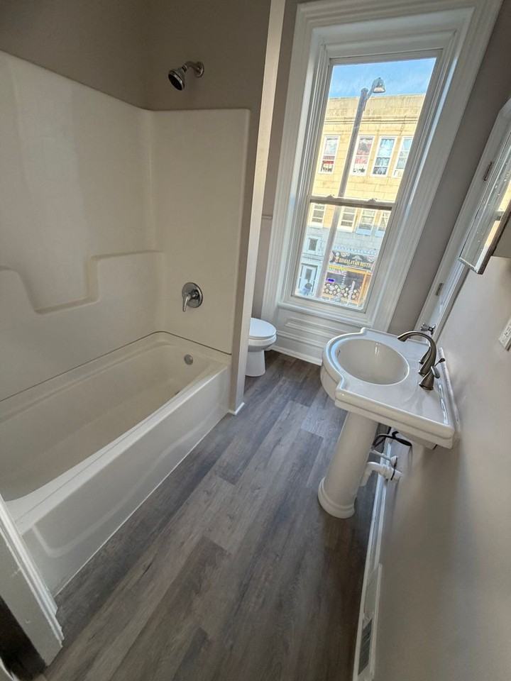 122 N 8th St - Photo 5 of 9